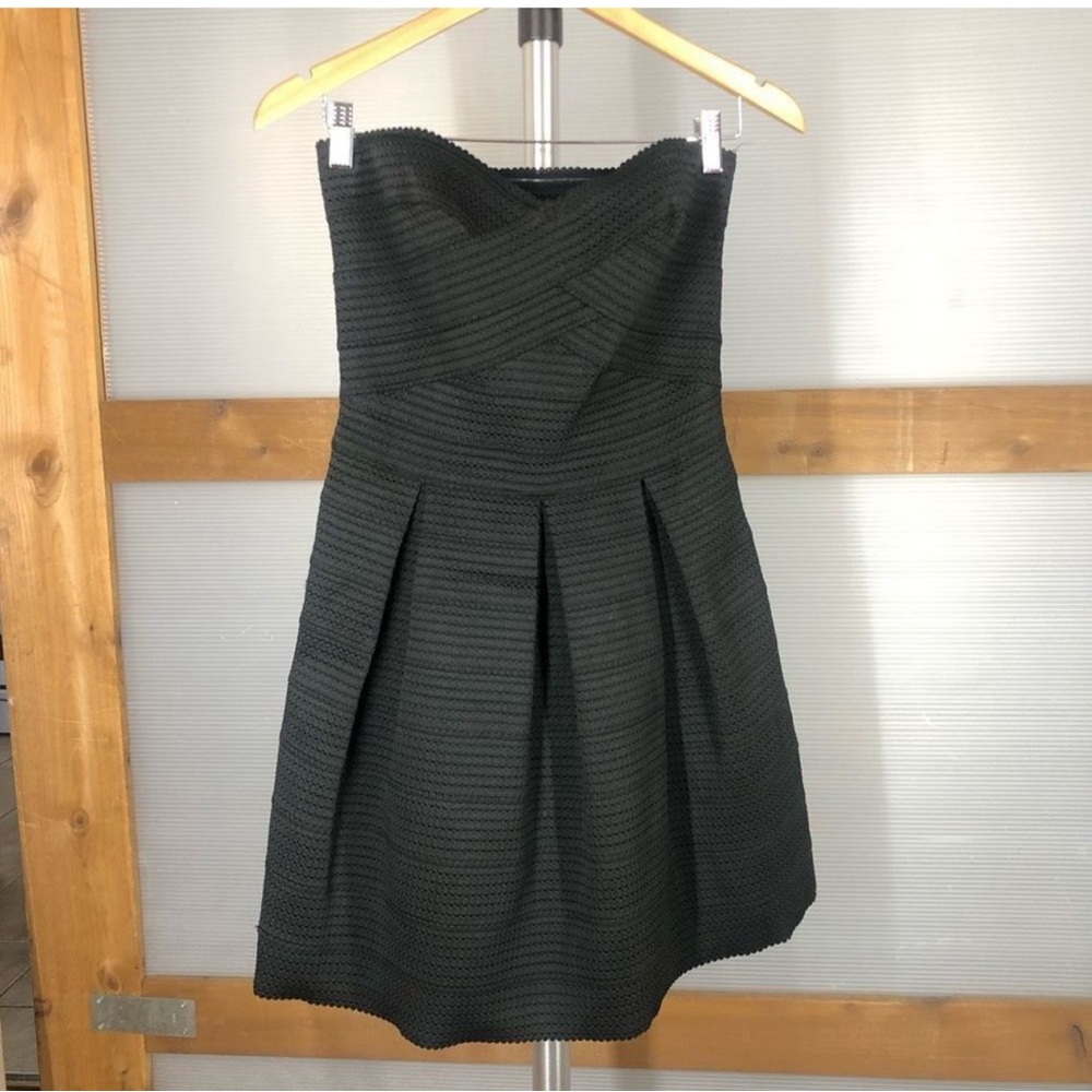 NWT EXPRESS Black Fit & Flare A-Line Scallop Bandage Strapless Pleated Dress SzM